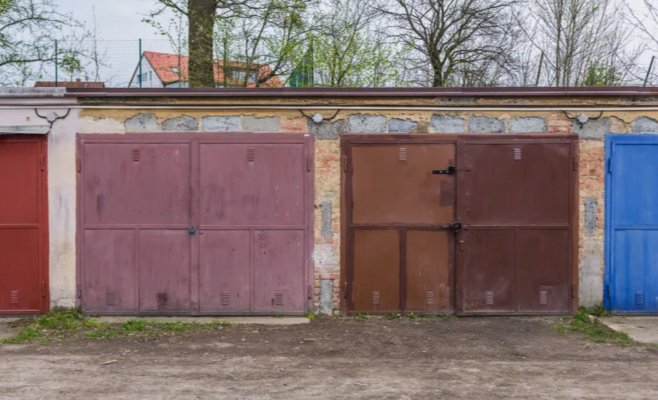 В январе сто тысяч человек должны подать декларации по налогу на имущество. Налогом будут облагаться и гараж и дача