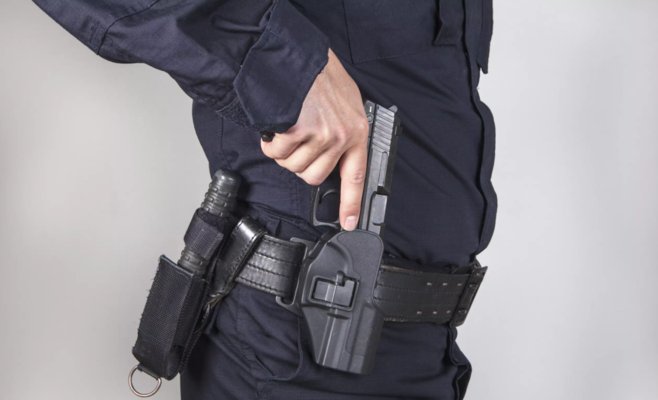 В Чехии насчитывается миллион единиц оружия, и их количество быстро растет. Убийца владел восемью, средний показатель - три.