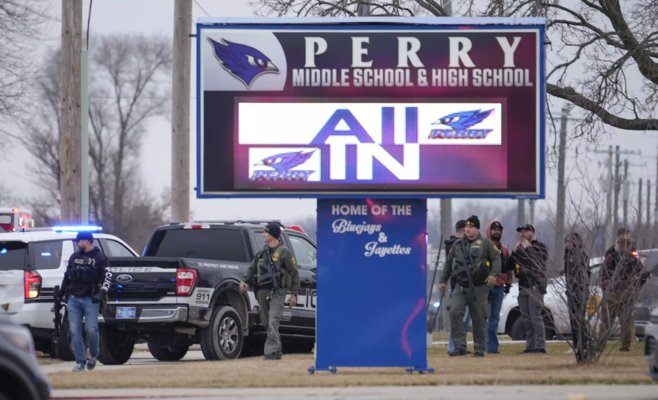 В одной из средних школ США произошла стрельба 17-летнего ученика. Он убил одного из своих одноклассников.