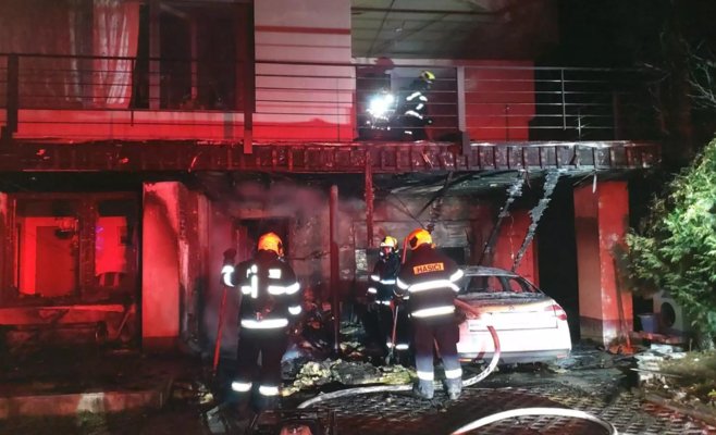 Дом загорелся во время зарядки автомобильного аккумулятора, два человека попали в больницу