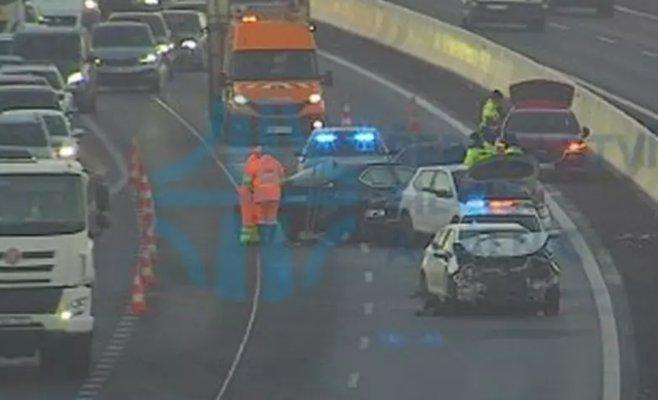 Массовая авария осложнила движение на D5 под Прагой