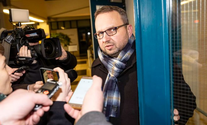 Юречка остается министром, Народная партия поддержала его