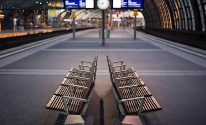 Тракторы у Бранденбургских ворот, забастовка на железной дороге. Протесты нарушают работу немецкого транспорта