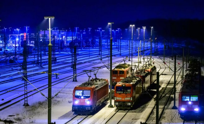 Тракторы у Бранденбургских ворот, забастовка на железной дороге. Протесты нарушают работу немецкого транспорта