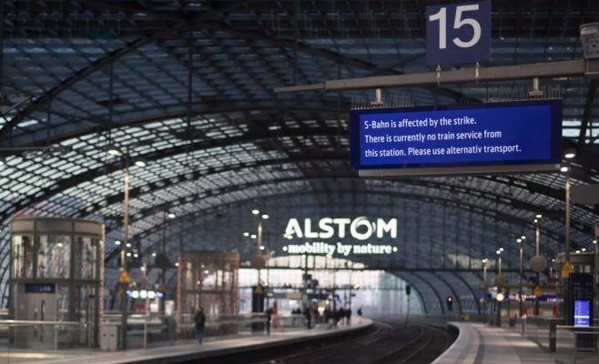 Тракторы у Бранденбургских ворот, забастовка на железной дороге. Протесты нарушают работу немецкого транспорта