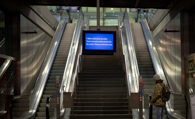 Тракторы у Бранденбургских ворот, забастовка на железной дороге. Протесты нарушают работу немецкого транспорта