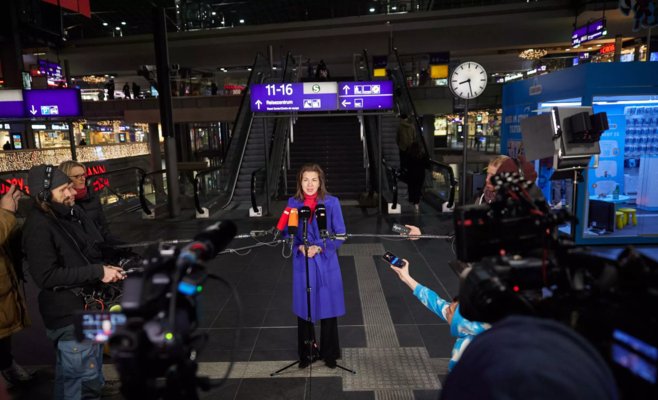 Тракторы у Бранденбургских ворот, забастовка на железной дороге. Протесты нарушают работу немецкого транспорта