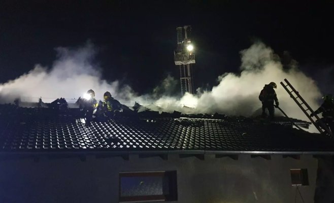 Пожар оценивается в шесть миллионов и уничтожил семейный дом под Прагой, очевидно, устроенный умышленно