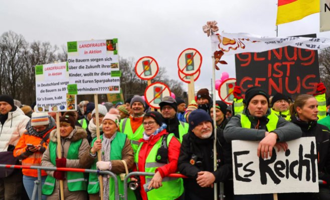 Пик фермерских протестов в Германии: Пять тысяч тракторов в Берлине