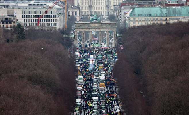 Пик фермерских протестов в Германии: Пять тысяч тракторов в Берлине