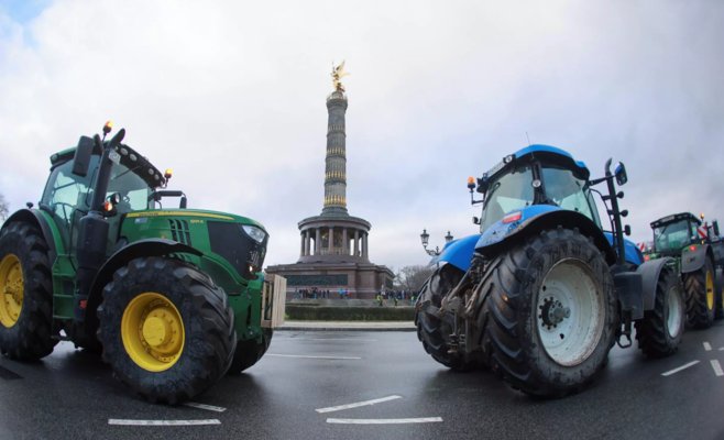 Пик фермерских протестов в Германии: Пять тысяч тракторов в Берлине