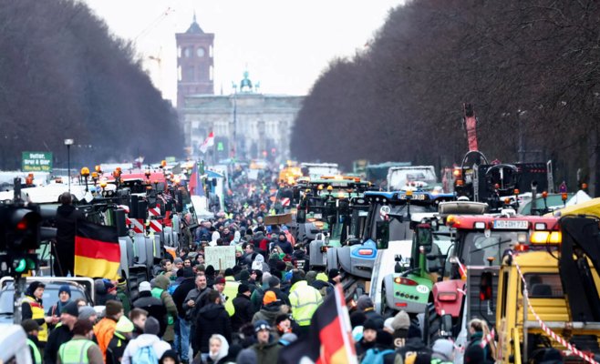 Пик фермерских протестов в Германии: Пять тысяч тракторов в Берлине
