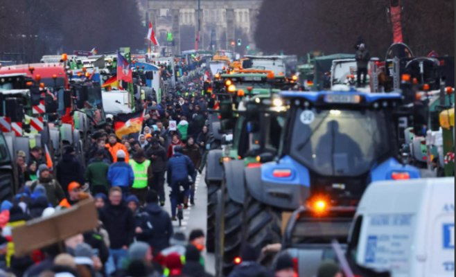 Пик фермерских протестов в Германии: Пять тысяч тракторов в Берлине