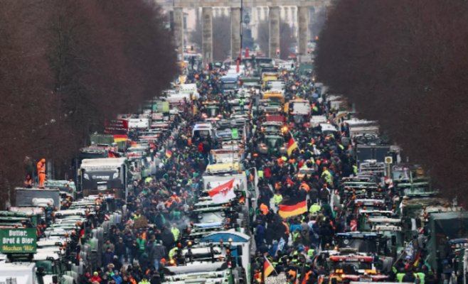 Пик фермерских протестов в Германии: Пять тысяч тракторов в Берлине