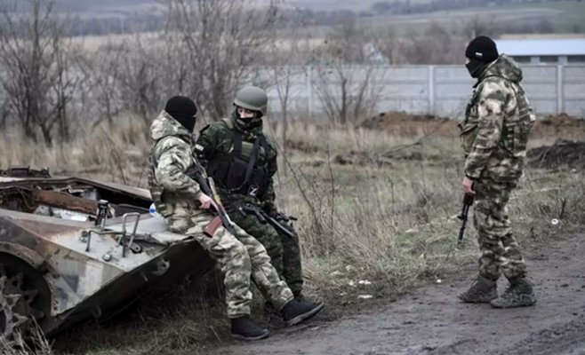 Тысячи людей ежедневно уходят в российскую армию. Они говорят, что им нужно кормить свои семьи.