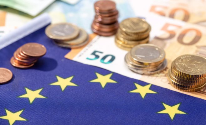 Река Влтава после четырехнедельного наводнения оказалась свободной от паводков