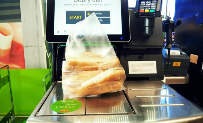 Лишняя работа или ускорение покупок? Кассы самообслуживания разделяют покупателей