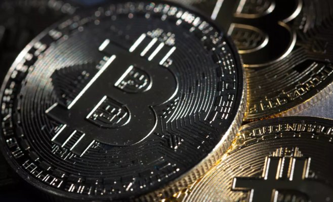 Женщина из Оломоуцкого края хотела заработать в качестве криптовалютного брокера. Она потеряла сотни тысяч крон.