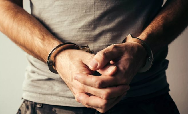 Полиция арестовала троицу, которая, по их мнению, занималась контрабандой сотен килограмм кокаина