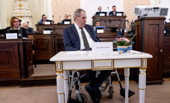 Земан впервые за долгое время появился на публике: ему аплодировали стоя за насмешки над правительством на семинаре SPD