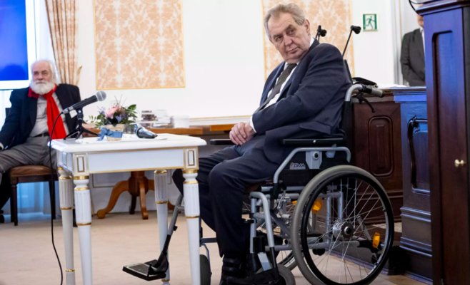 Земан впервые за долгое время появился на публике: ему аплодировали стоя за насмешки над правительством на семинаре SPD