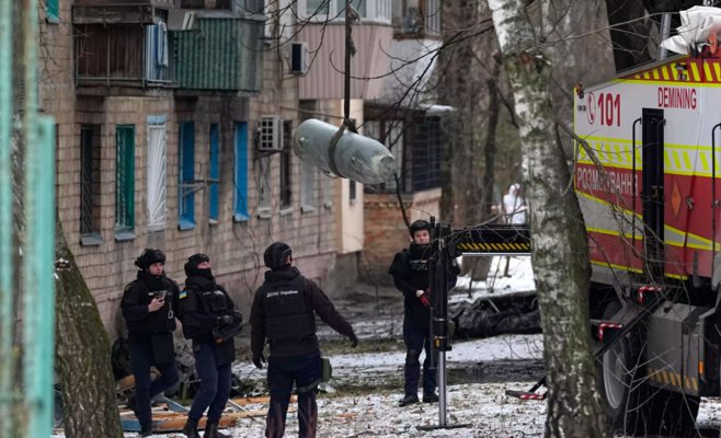 В результате российских атак погибли 18 человек, более 130 получили ранения, заявил Зеленский
