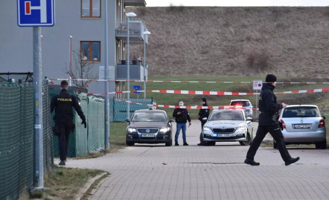 Злоумышленник напал на женщину с топором на улице Праги