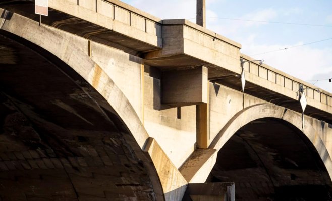 Мост в Либне ожидает решения о сносе