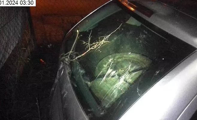 Пьяный мужчина прыгал по автомобилям в Брно. Он просто гулял, защищаясь.