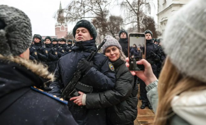 В Крым постоянно стекается российская техника и солдаты. Это свидетельствует о значительных потерях на фронте.