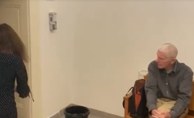 Суд прекратил преследование 81-летнего мужчины из Плзни за отмывание миллионов из-за плохого состояния здоровья