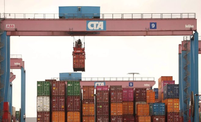 Профицит внешней торговли в прошлом году составил 123 млрд крон