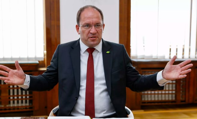 Выборный призывает к временному запрету на HHC