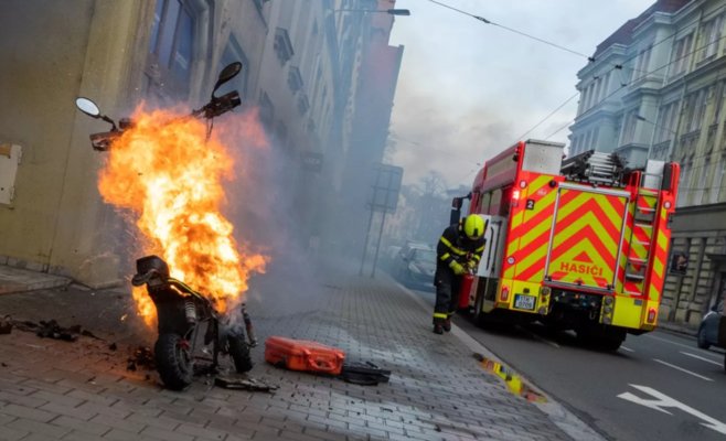 В Остраве загорелся электросамокат, подожженный собственным аккумулятором