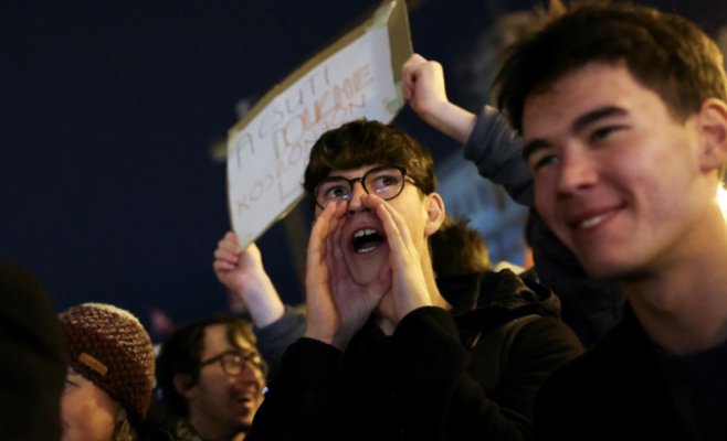 Защитник педофилов, позор тебе! Венгры вышли на улицы с требованием отставки президента