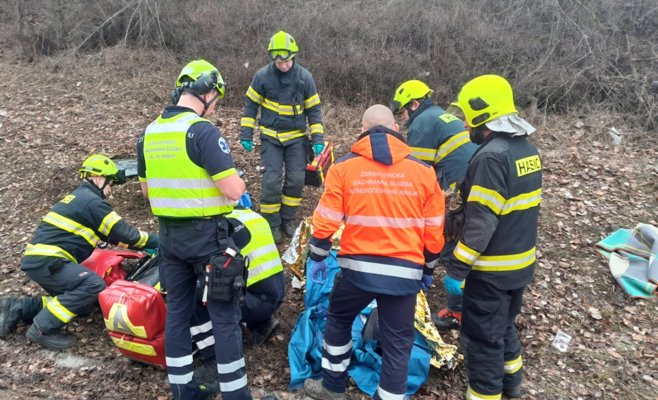 Семь человек получили серьезные травмы после серьезного ДТП с участием четырех автомобилей в Бенешовском крае