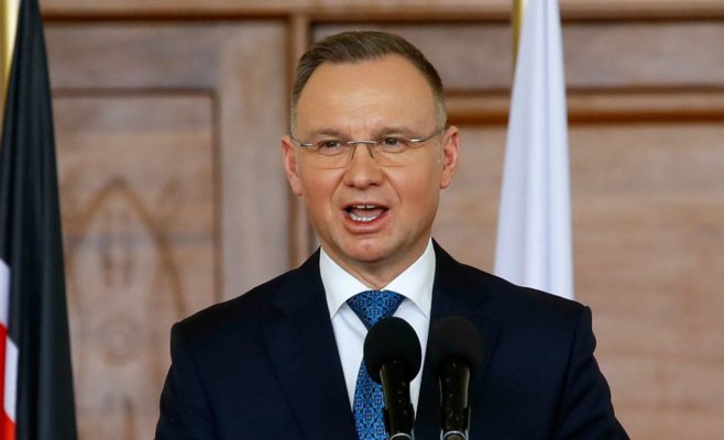 Дуда помиловал человека, который надругался над дочерью. Остался на посту, отмечают польские СМИ после отставки Новаковой