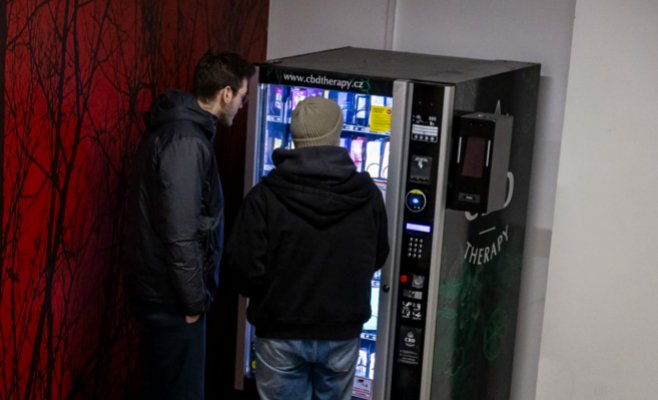 Это неразумно. Продавцы продуктов, содержащих HHC, угрожают правительству судебными исками в связи с предстоящим запретом