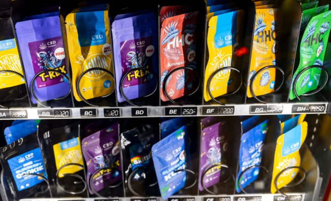 Это неразумно. Продавцы продуктов, содержащих HHC, угрожают правительству судебными исками в связи с предстоящим запретом