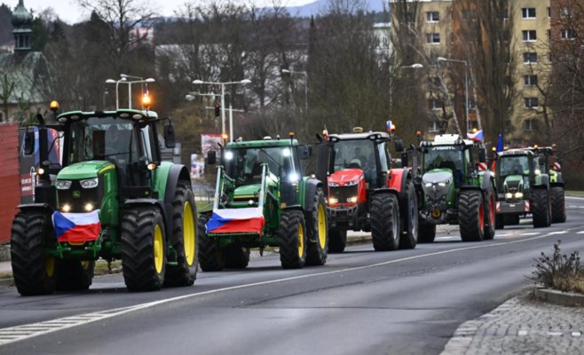 Бунт фермеров грозит коллапсом в Праге. Работайте из дома, призывает жителей городской совет.