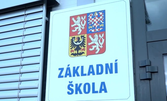 Муниципалитеты и регионы восстают против оплаты уборщиц в школах