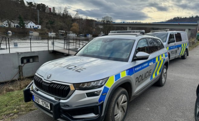 Ученик выпал из окна начальной школы в Оломоуце. Его нашли прохожие.