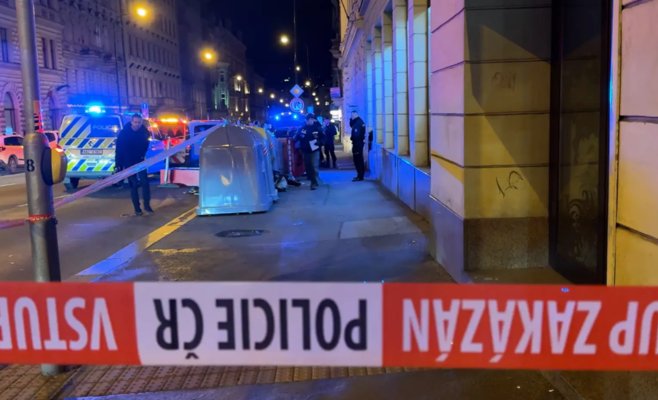 Молодой человек пытался забраться в контейнер в Праге. Он застрял и погиб.