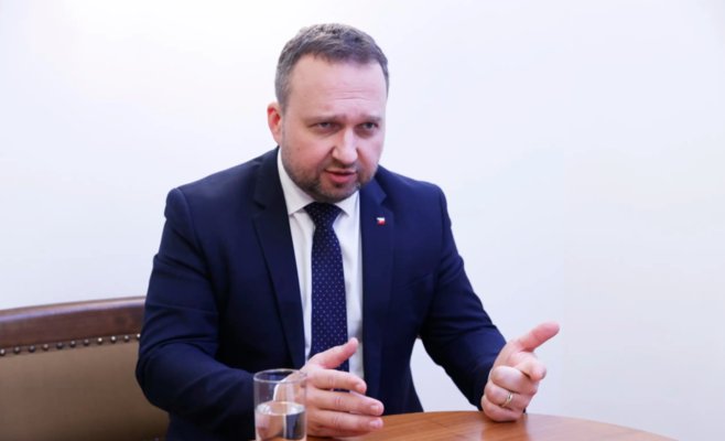 По словам Юречки, работающим пенсионерам можно уменьшить взносы.