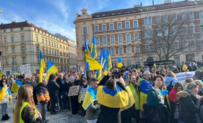 Вместе за Украину, люди отмечают годовщину российской агрессии