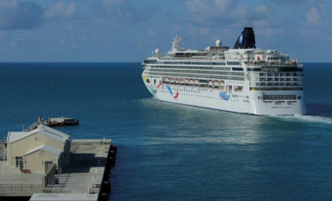 Судно с 3 000 человек на борту не может причалить из-за подозрения на холеру