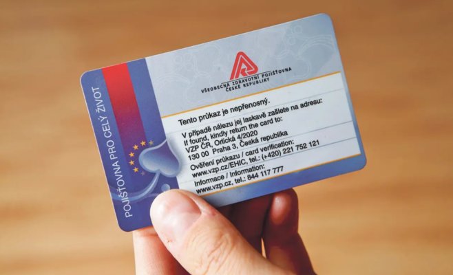 Четверть населения получит новые страховые карточки