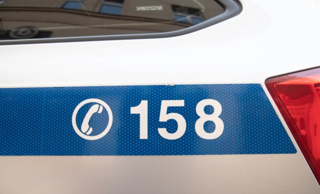 Сначала она устроила мужчине стриптиз, затем выманила у него интимные фотографии и шантажировала его