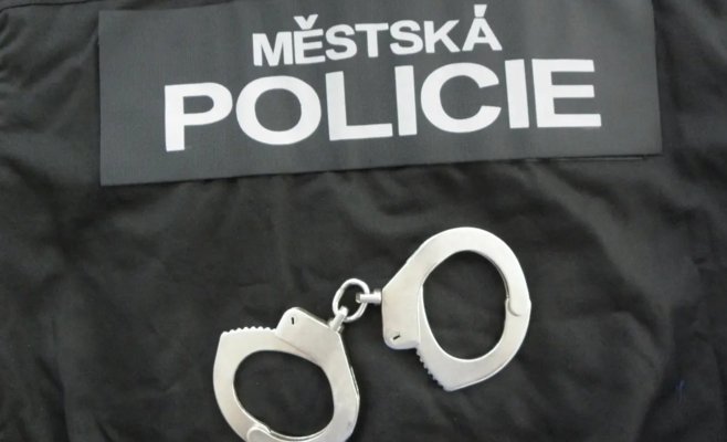 Пенсионерка без документов отправилась за вином. На знаке