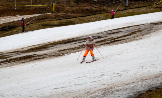 Снег тает, но некоторые горнолыжные курорты держатся
